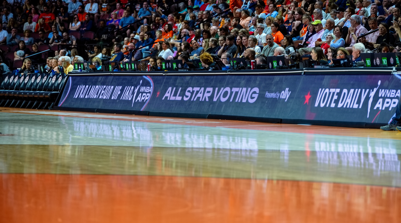 TOP1体育 - WNBA 全明星选秀花絮：Weatherspoon 与 Cooper 选边，Bueckers 与 Clark 成焦点 - TOP1体育 配图